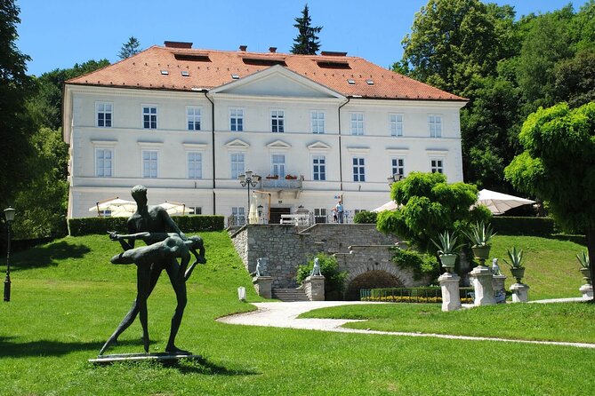 2 Hours Ljubljana Private Walking Tour with a Guide - A taste of daily life at Central Market