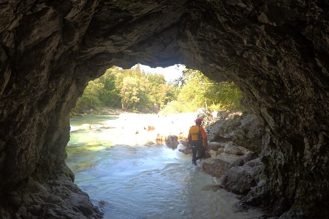 5 DAY KAYAK CLASSES on the Soča river - River communication and rescue practice