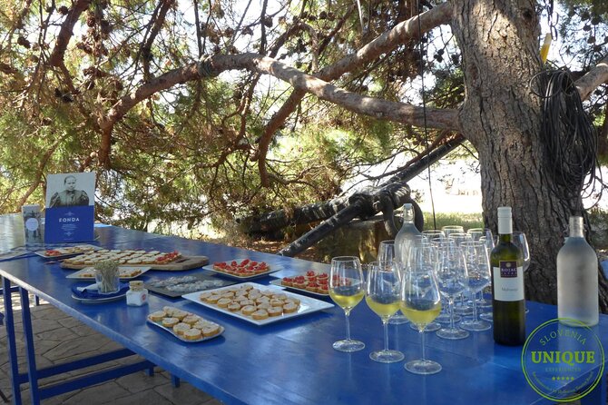 An Unforgettable Day With Fish, Wine and Olive Oil Tasting - Who Will Enjoy This Most?