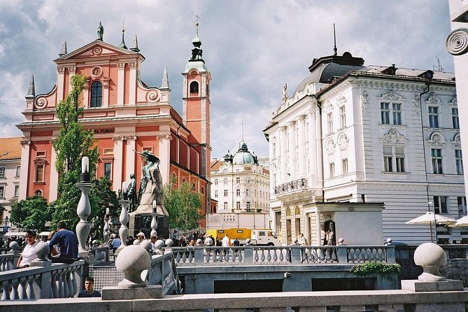 Best of Ljubljana, Classical walking tour of Capital city - Trg republike and Slovenia’s independence story