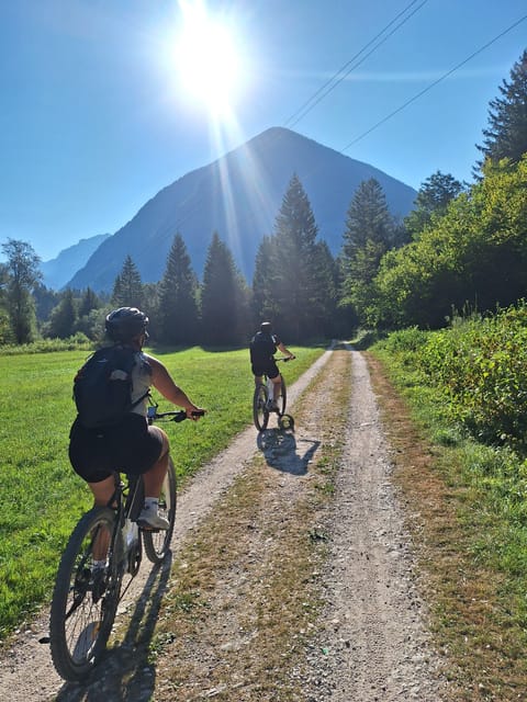 Bovec E-bike tour - Exploring hidden gems - A picnic with Bovec cheese and apple strudel