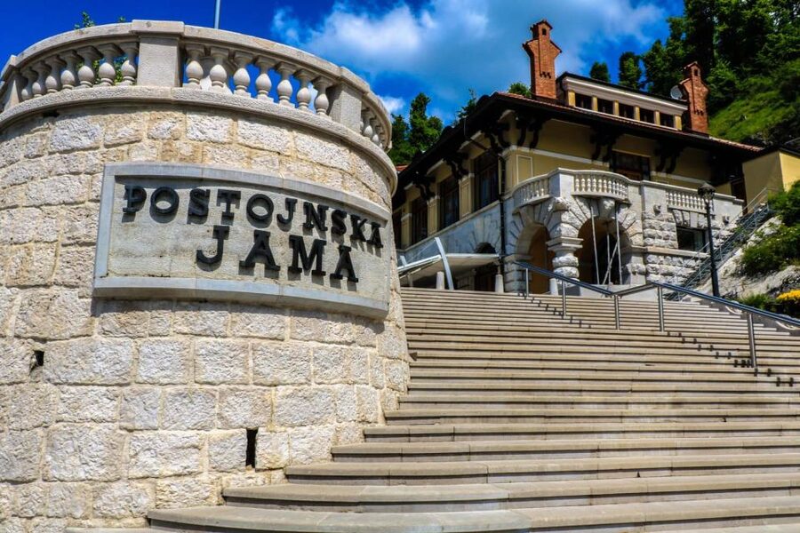 From Ljubljana: Postojna Cave, Predjama Castle and Lake Bled - Seasonal planning: summer, winter, and shoulder months