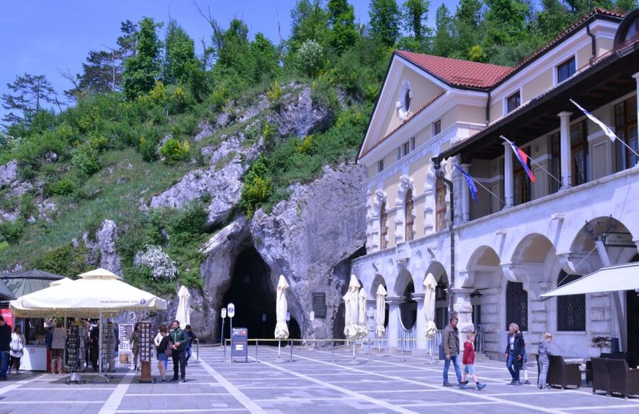From Ljubljana: Postojna Cave & Predjama Castle Guided Trip - Key points to know before booking
