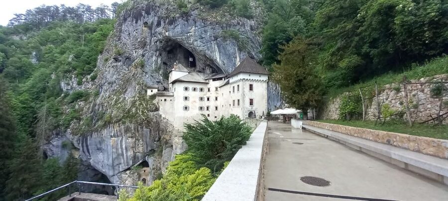 From Ljubljana: Postojna Cave & Predjama Castle Guided Trip - Why this pairing works so well