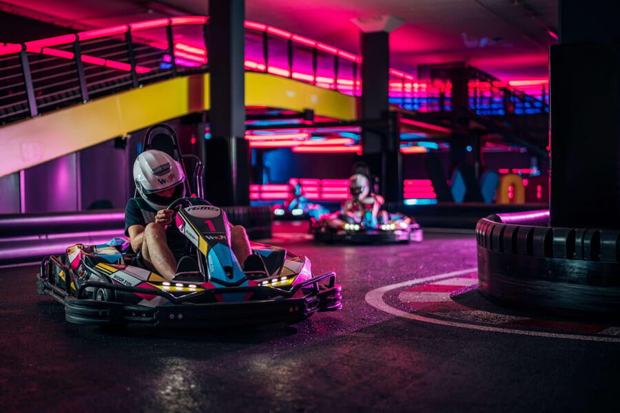 Gokart experience at Woop! karting - the fastest attraction - The multi-level track and electric karts