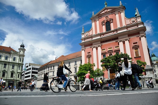 Historic Ljubljana Tour with Ljubljana Castle included - The market comes before the monuments