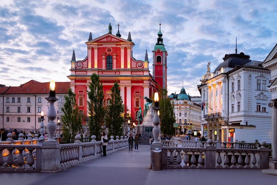 Ljubljana: 2h walking tour with local guide - Key things to know before you go