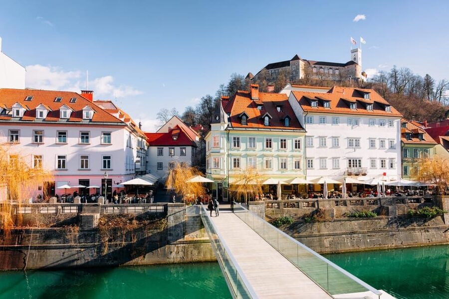 Ljubljana: 2h walking tour with local guide - Congress Square, the University, and the National Library