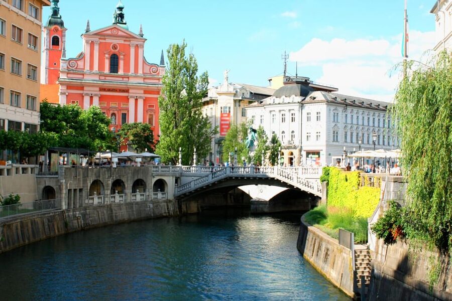 Ljubljana: 2h walking tour with local guide - Križanke, New Square, and the riverside route