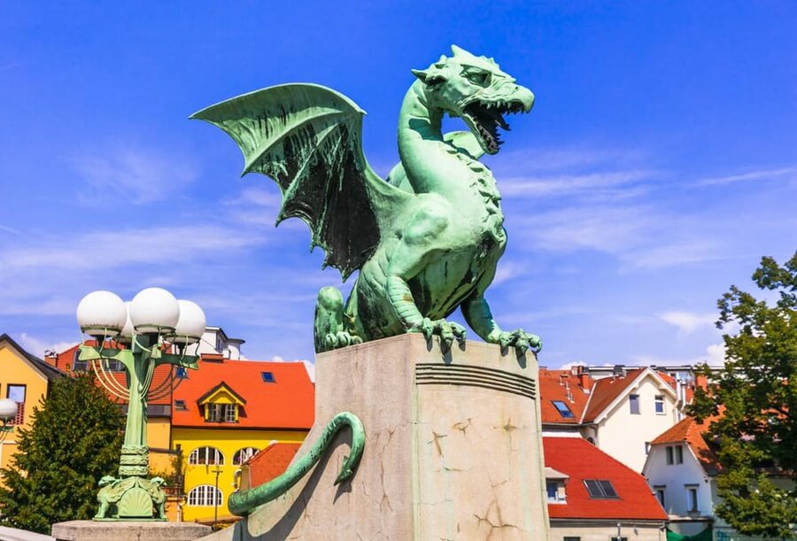 Ljubljana: 2h walking tour with local guide - Dragon Bridge and Butchers’ Bridge