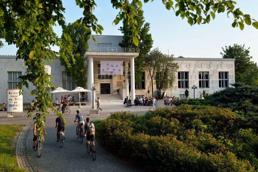 Ljubljana: City Card - Add the river cruise for a slower hour