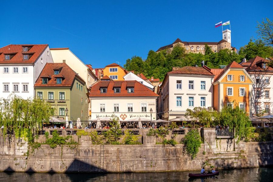 Ljubljana: Guided Walk & Funicular Ride to Ljubljana Castle - Starting at the Town Hall and Robba Fountain