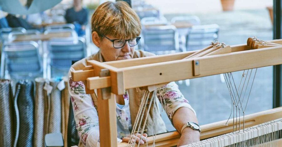 Ljubljana: Interactive Workshop with Experienced Weaver - How the $88 price measures up