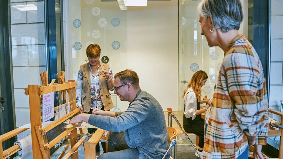 Ljubljana: Interactive Workshop with Experienced Weaver - Who will enjoy this most