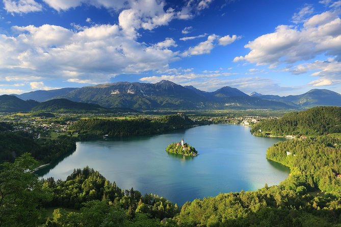 Ljubljana: Lake Bled Experience small group half-day tour - First views of Lake Bled