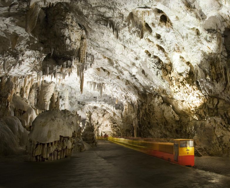 Ljubljana: Postojna Cave & Predjama Castle Tickets and Tour - Postojna Cave and the underground train