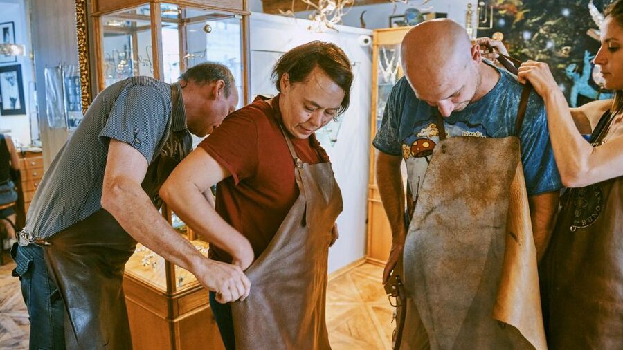 Ljubljana: Private Goldsmithery & Jewelry Workshop and Tour - Watching silver change under heat