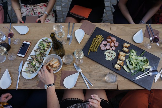 Ljubljana Small Group Food Walking Tour - From market stalls to modern dishes