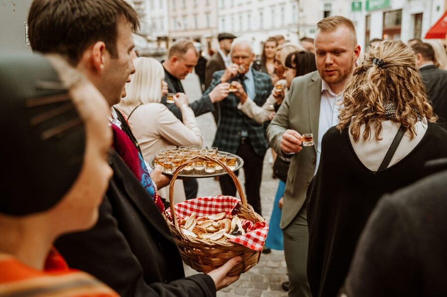 Ljubljana: Traditional Slovenian Dinner and Show - Starting with schnapps and šklojce