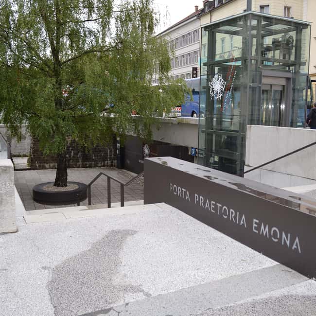 Ljubljana: Wonderful tour fun experience time history - Starting at Mestni trg 2 in Ljubljana’s old town