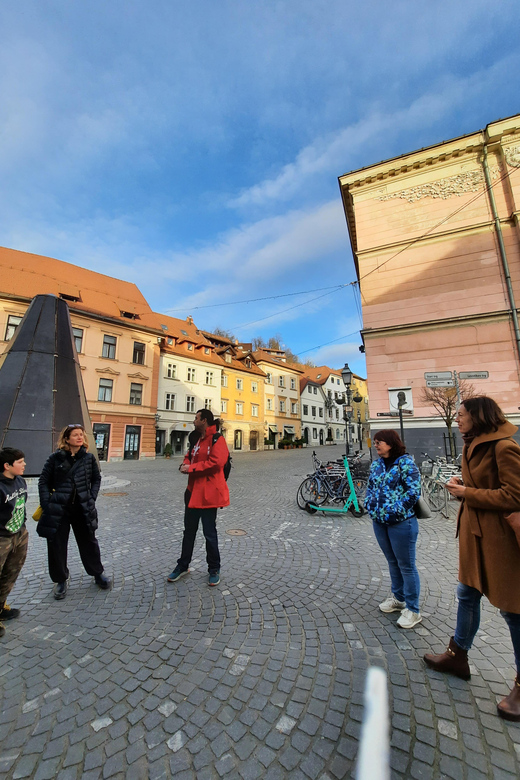 Ljubljana: Wonderful tour fun experience time history - The Robba Fountain and Ljubljana’s public art