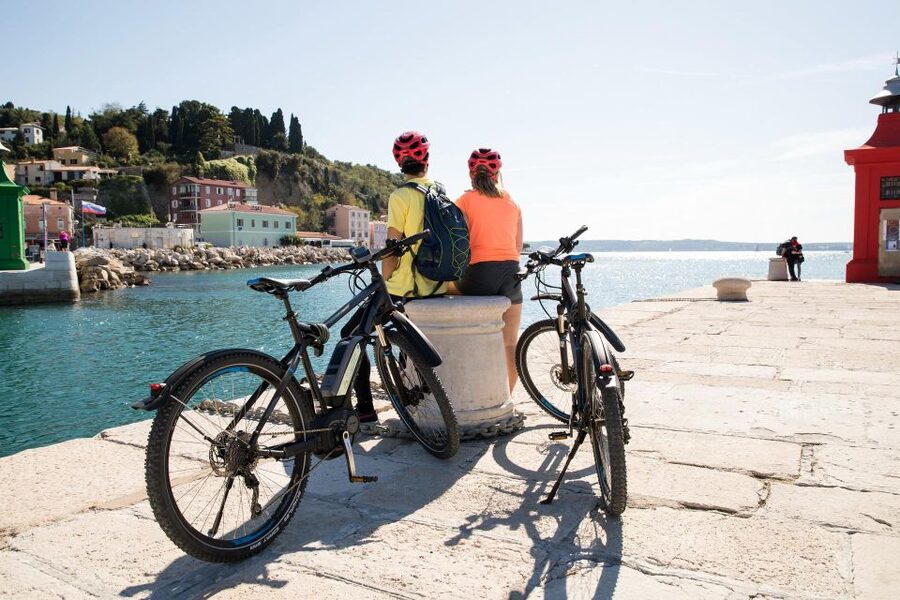 Piran: 5-Course Boutique Food Tour with Electric Bikes - Dessert by the Beach