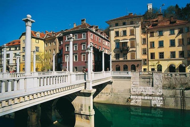 Private city tour of Ljubljana. 2 hours with a friendly and fun local guide. - Starting in Ljubljana’s Old Town