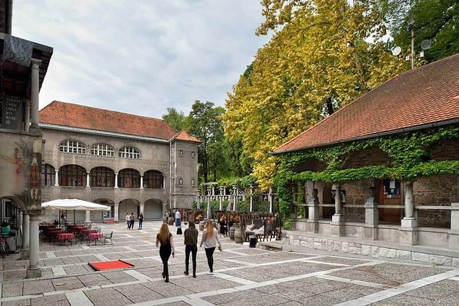 Private city tour of Ljubljana. 4 hours with a friendly and fun local guide. - Why a private walk works well in Ljubljana