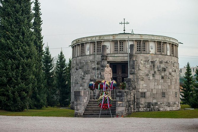 The Deadly Walk - Ljubljana Cemetery Tour - The people beneath Ljubljana’s story