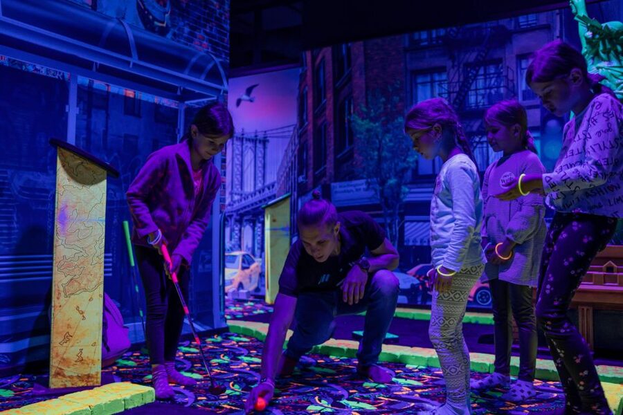 Woop! Glow golf: Ljubljana Btc City - The Arab World room adds desert-style color