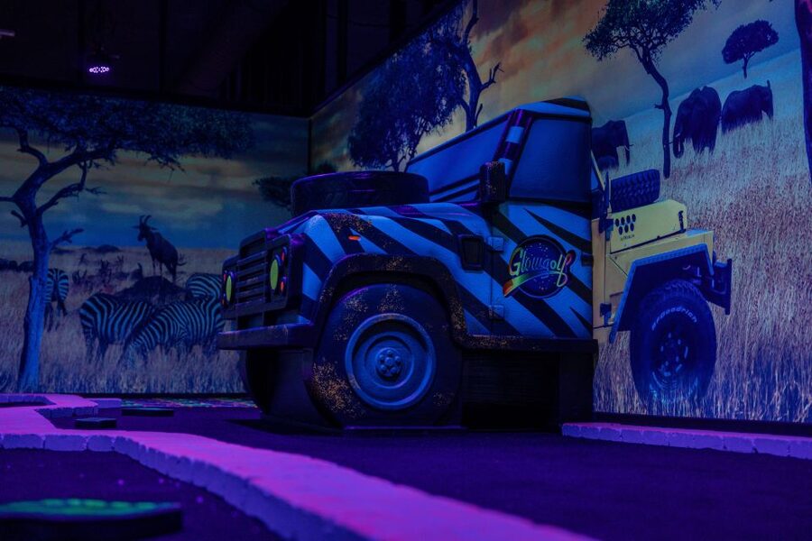 Woop! Glow golf: Ljubljana Btc City - Getting ready for 15 glowing holes