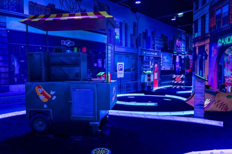 Woop! Glow Golf: Maribor - The Props Make the Photos Worthwhile